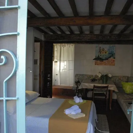 Capraiamare Apartment